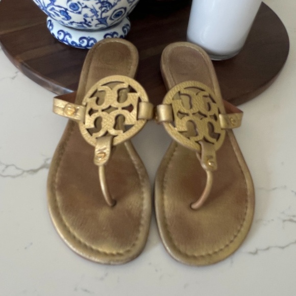 TORY BURCH Shoes - TORY BURCH MILLER METALLIC GOLD LEATHER SANDALS SIZE 10